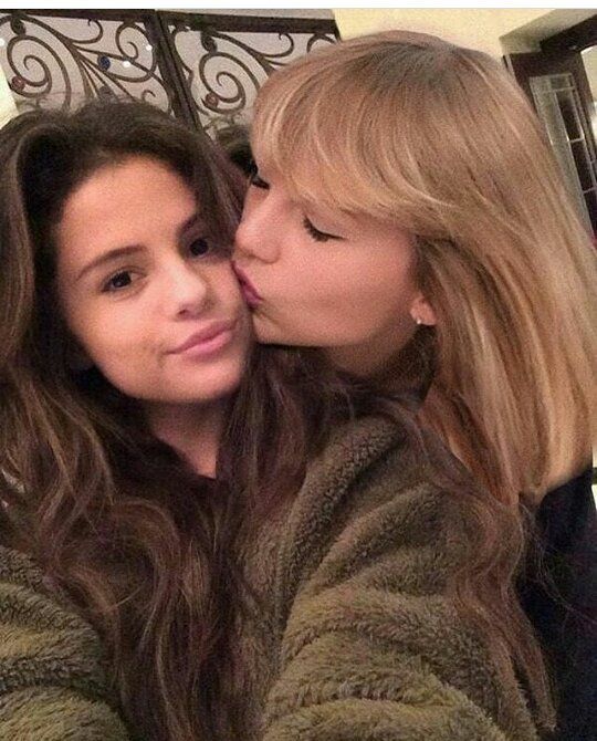 Check Out! Selena Gomez’s BFF Moments - 5