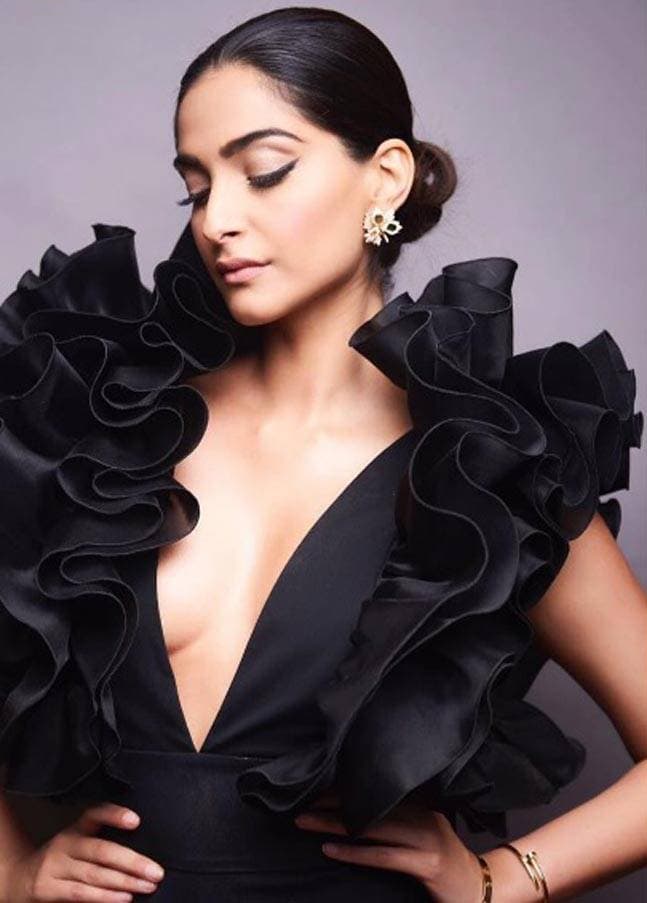 Check Out! The Most Daring Photos Of Sonam Kapoor Ahuja - 4