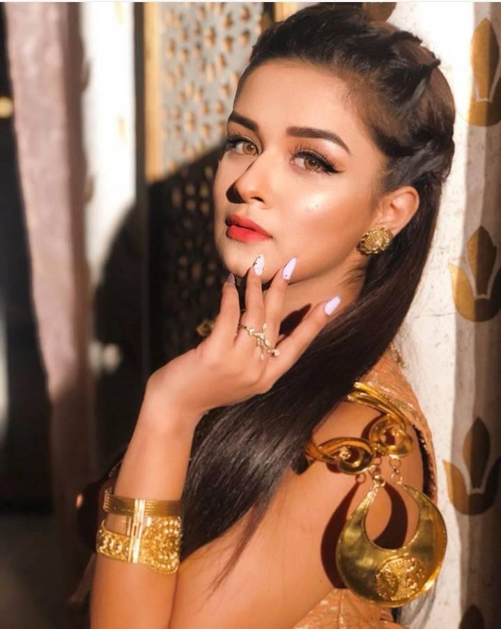 Check out these 6-eye makeup looks that make Avneet Kaur more stunning and glamorous! - 3