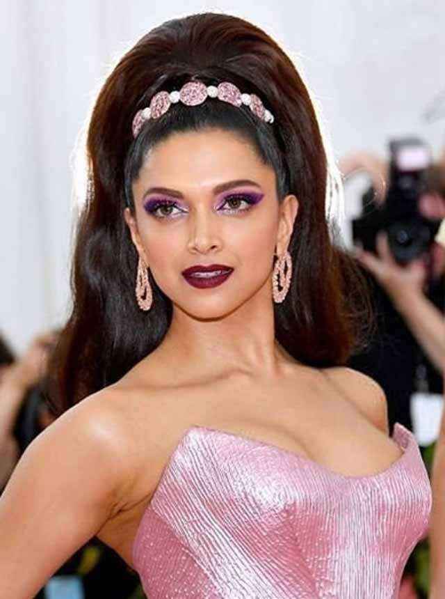 Deepika Padukone, Priyanka Chopra And Anushka Sharma: Celebs-Inspired Glitter Eyeshadow Looks You Need To Try Now - 2