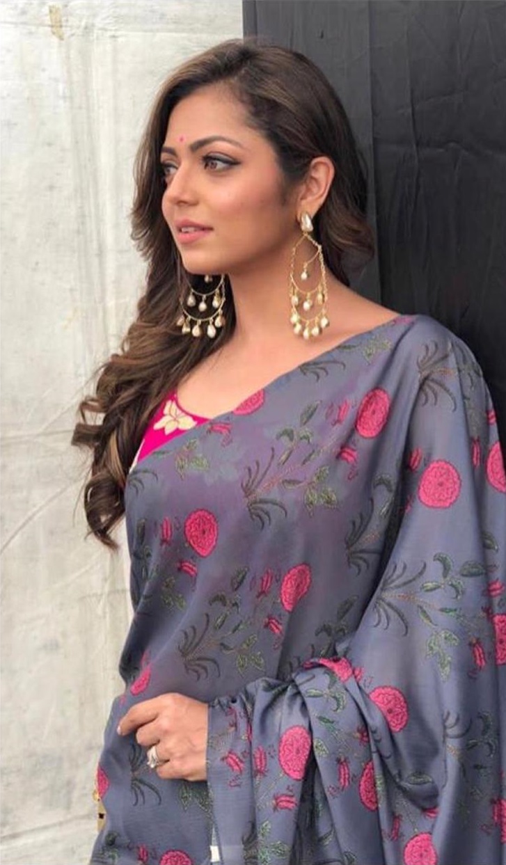 Erica Fernandes VS Drashti Dhami VS Divyanka Tripathi: Who Wore Ruffle Saree Better? 2