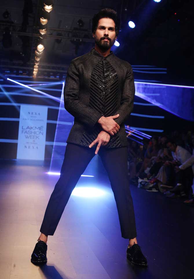 Every time Shahid Kapoor Stole The Show In Designer Outfits - 2