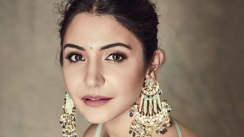 Get some inspiration from Anushka Sharma, Kareena Kapoor And Priyanka Chopra’s Earrings Collection - 1