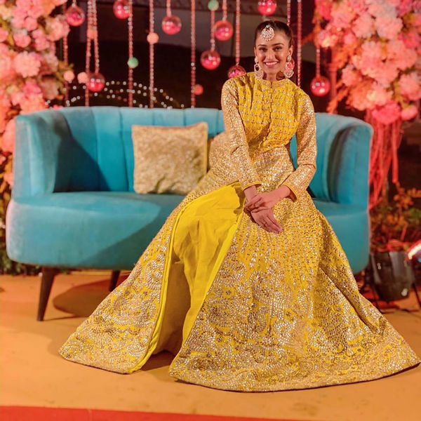 Hina Khan, Erica Fernandes And Shivangi Joshi Look Effortlessly Charming In Yellow Outfits 8