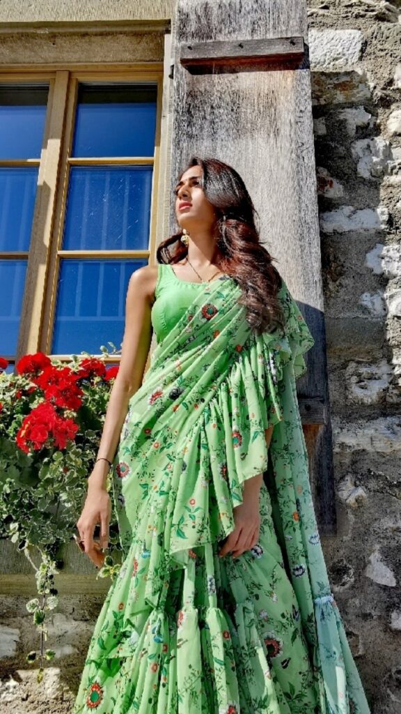 Erica Fernandes, Shivangi Joshi, Hina Khan Love Wearing Sarees, See Pics - 4