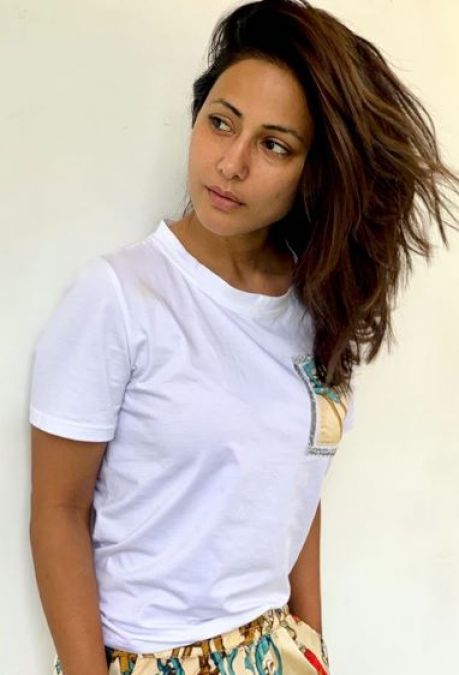 Hina Khan's Casual No-Makeup Look! 2