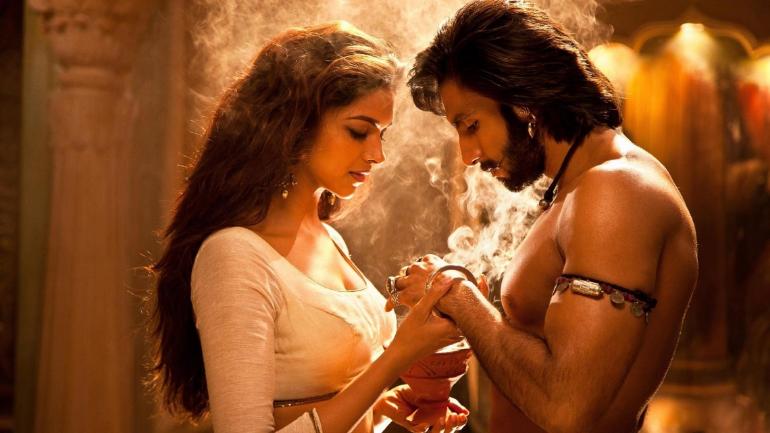 Hottest Scenes From Ranveer Singh Movies Will Leave You Stunned! - 5