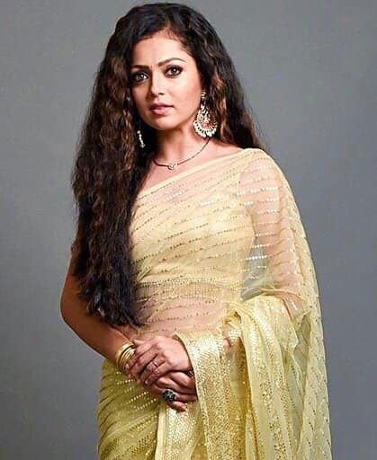 How Drashti Dhami And Kaveri Priyam Kill It With Curly Hair Looks - 4