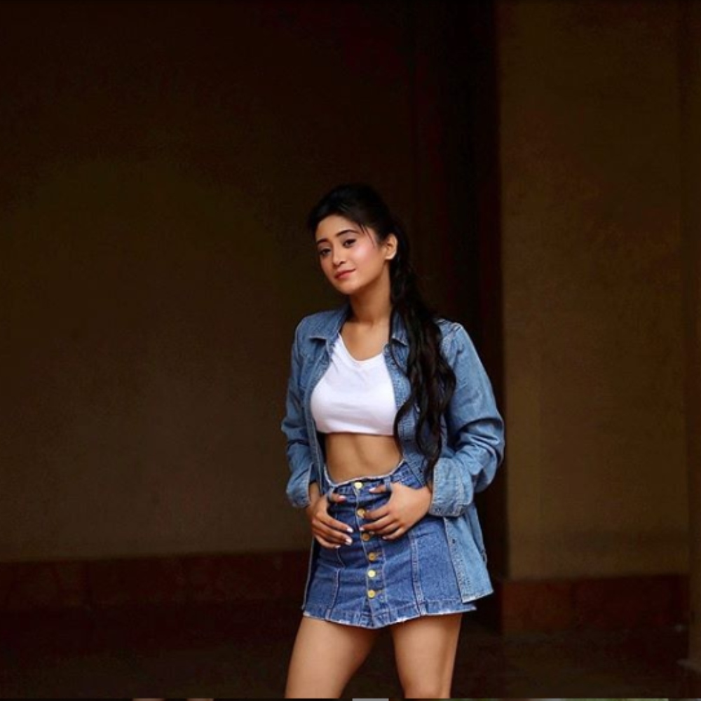 How to Dress Up In Denim Like Shivangi Joshi? - 3