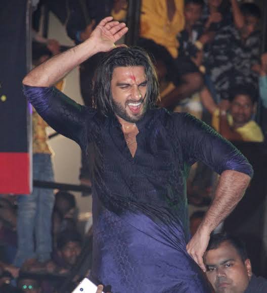 How to take candid pictures? Take tips from Ranveer Singh - 1