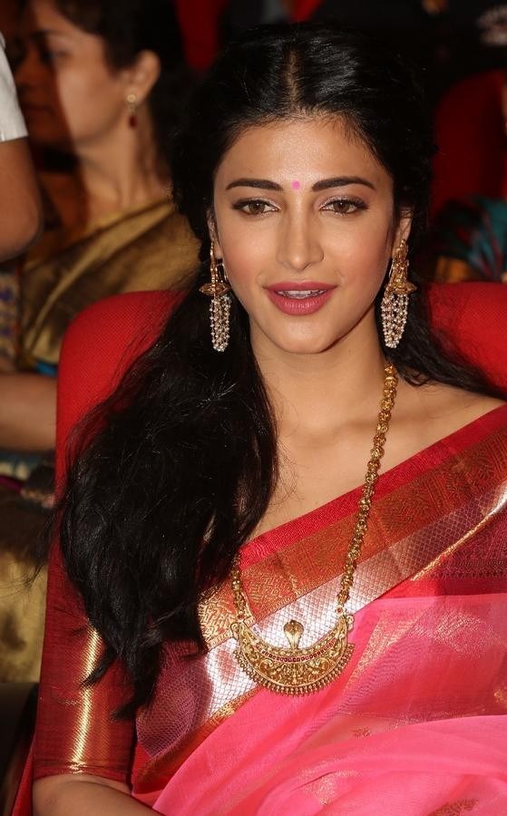 Ileana D’cruz, Anushka Shetty, Shruti Haasan Show Us How To Flaunt Antique Jewellery In Style - 4