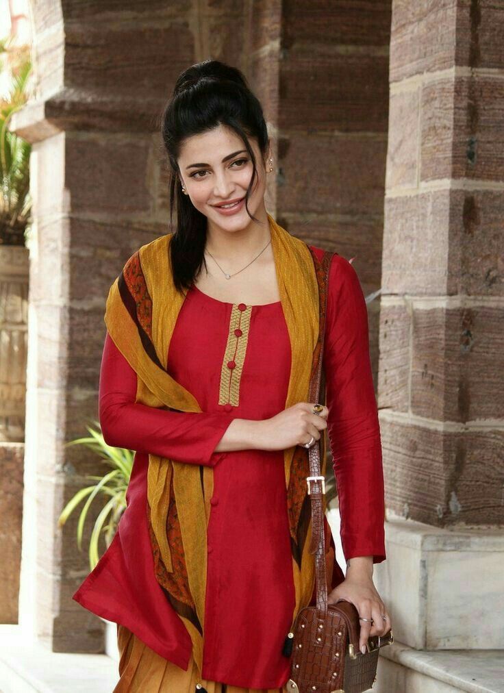 Ileana D’cruz, Asin Thottumkal, Shruti Haasan, Shriya Saran: Top Iconic Movie Outfits Of These Celebs - 5