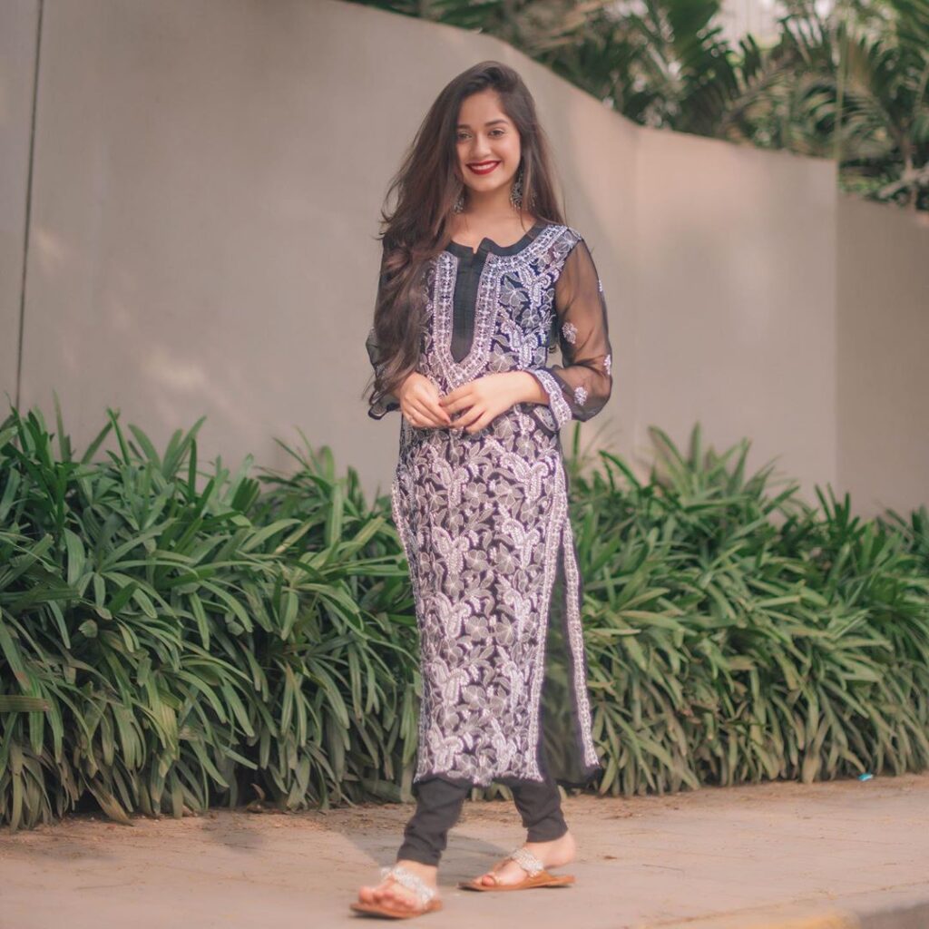 Jannat Zubair, Avneet Kaur, Ashnoor Kaur: 3 tips to flaunt ethnic wear at work - 0