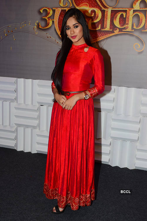 Jannat Zubair’s fashionable all-red outfit makes heads turn! - 3