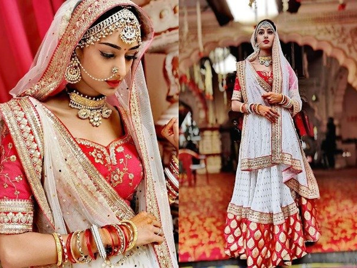 Jennifer Winget VS Shivangi Joshi VS Erica Fernandes: Whose Lehenga Look Is Perfect For Lockdown Wedding? 2