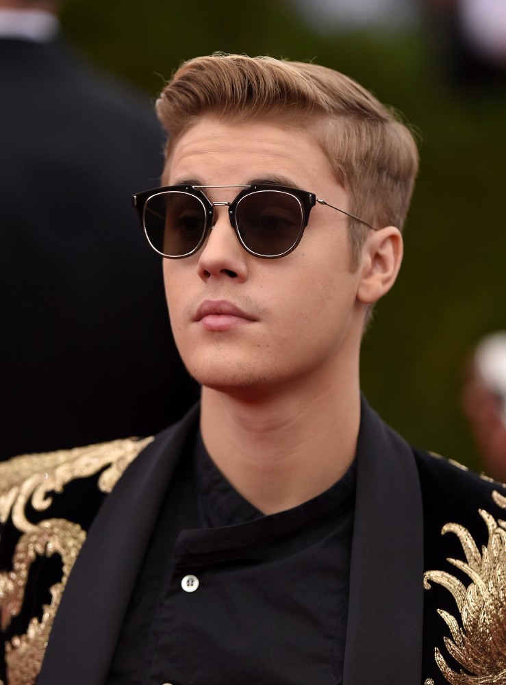 Justin Bieber’s Spunky Collection of Sunglasses - 5