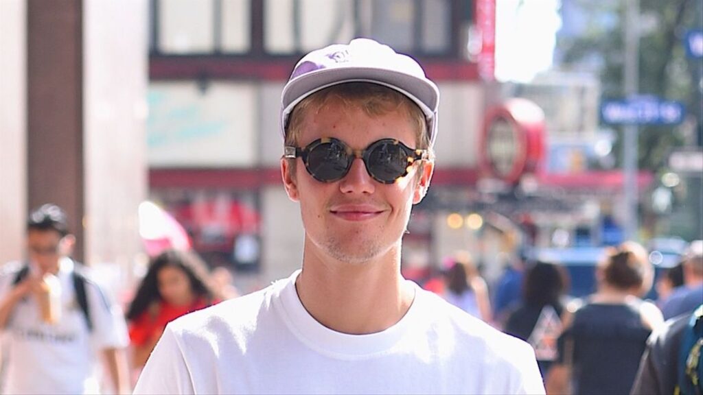 Justin Bieber’s Spunky Collection of Sunglasses - 6