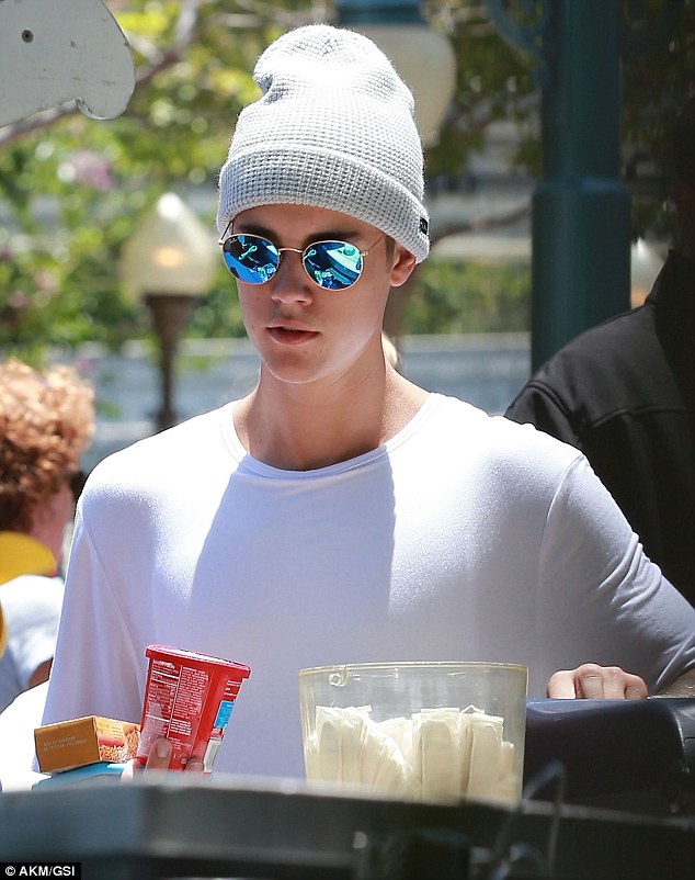 Justin Bieber’s Spunky Collection of Sunglasses - 2