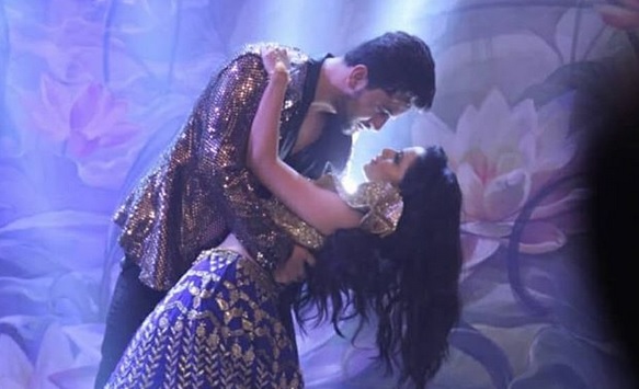 Kabir And Pooja’s Special Moments From Ek Bhram Sarvagunn Sampanna - 0