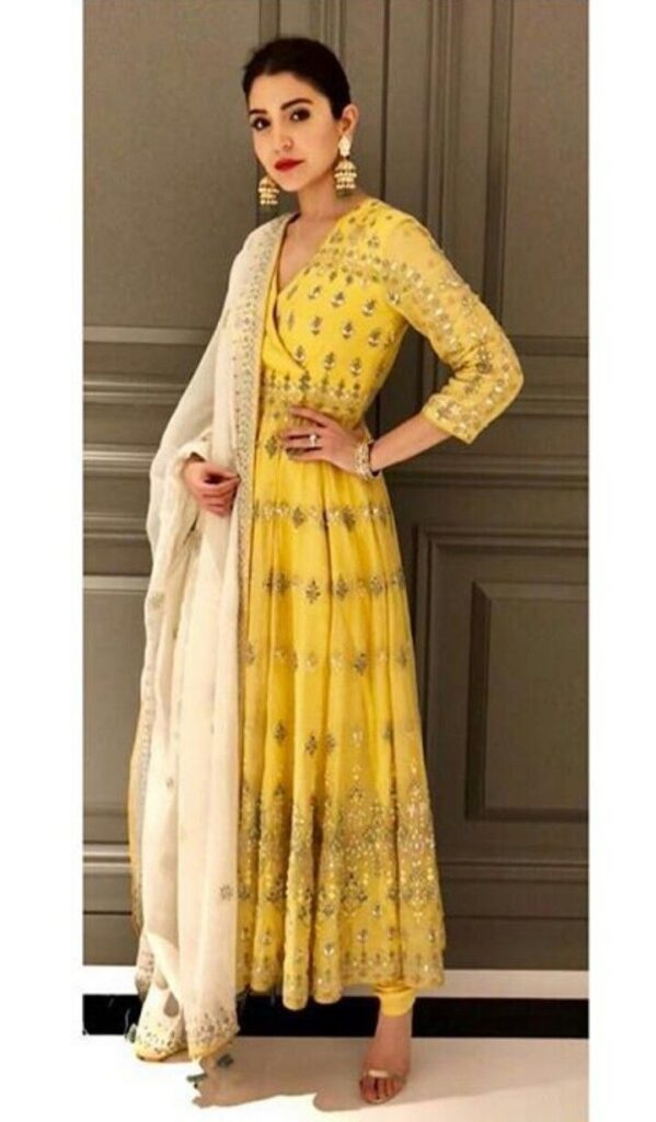 Kareena Kapoor, Aishwarya Rai Bachchan, Sonam Kapoor, Anushka Sharma In Anita Dongre’s Collection, See Pics - 6