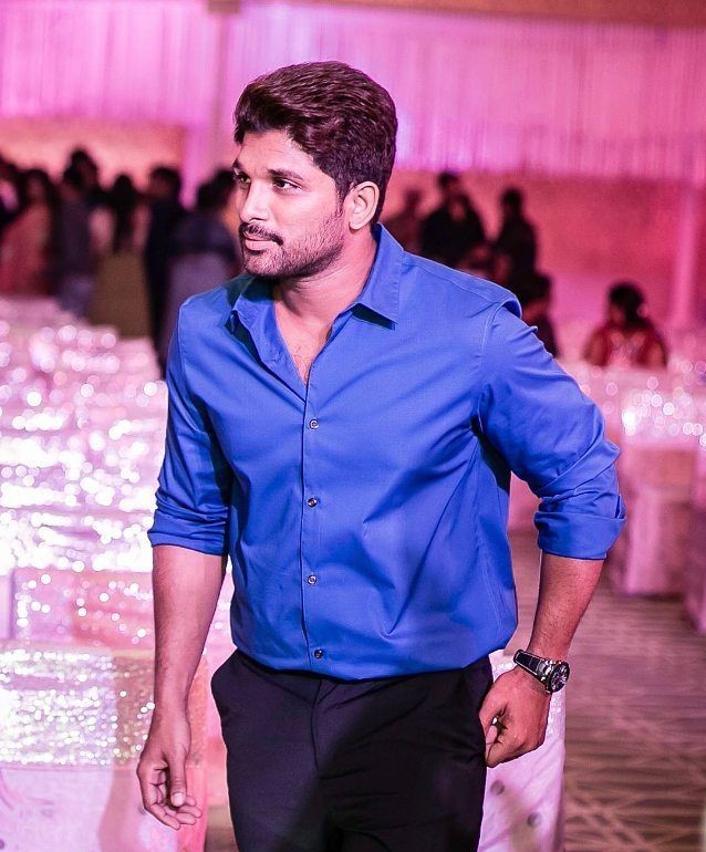 Mahesh Babu, Allu Arjun, Vijay Deverakonda’s Blue Dress Is The Ideal Monsoon Outfit - 2