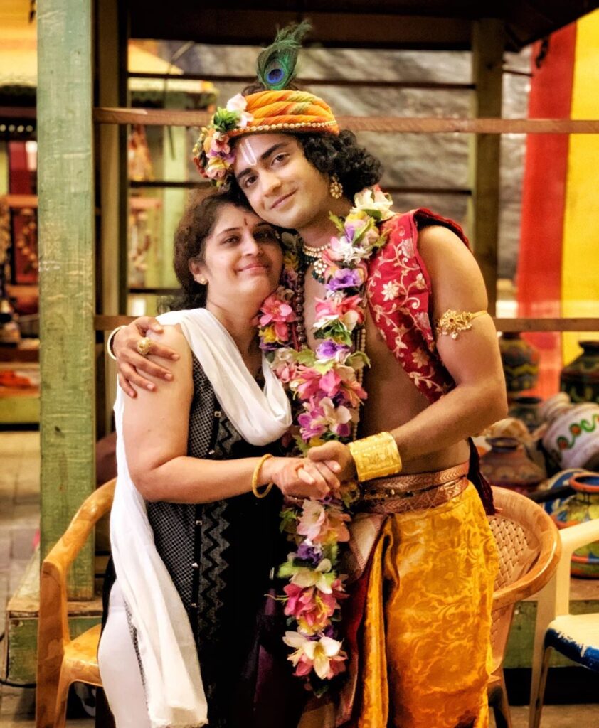 Take a look at Sumedh Mudgalkar aka RadhaKrishn’s Krishna’s memorable photos with his parents - 3