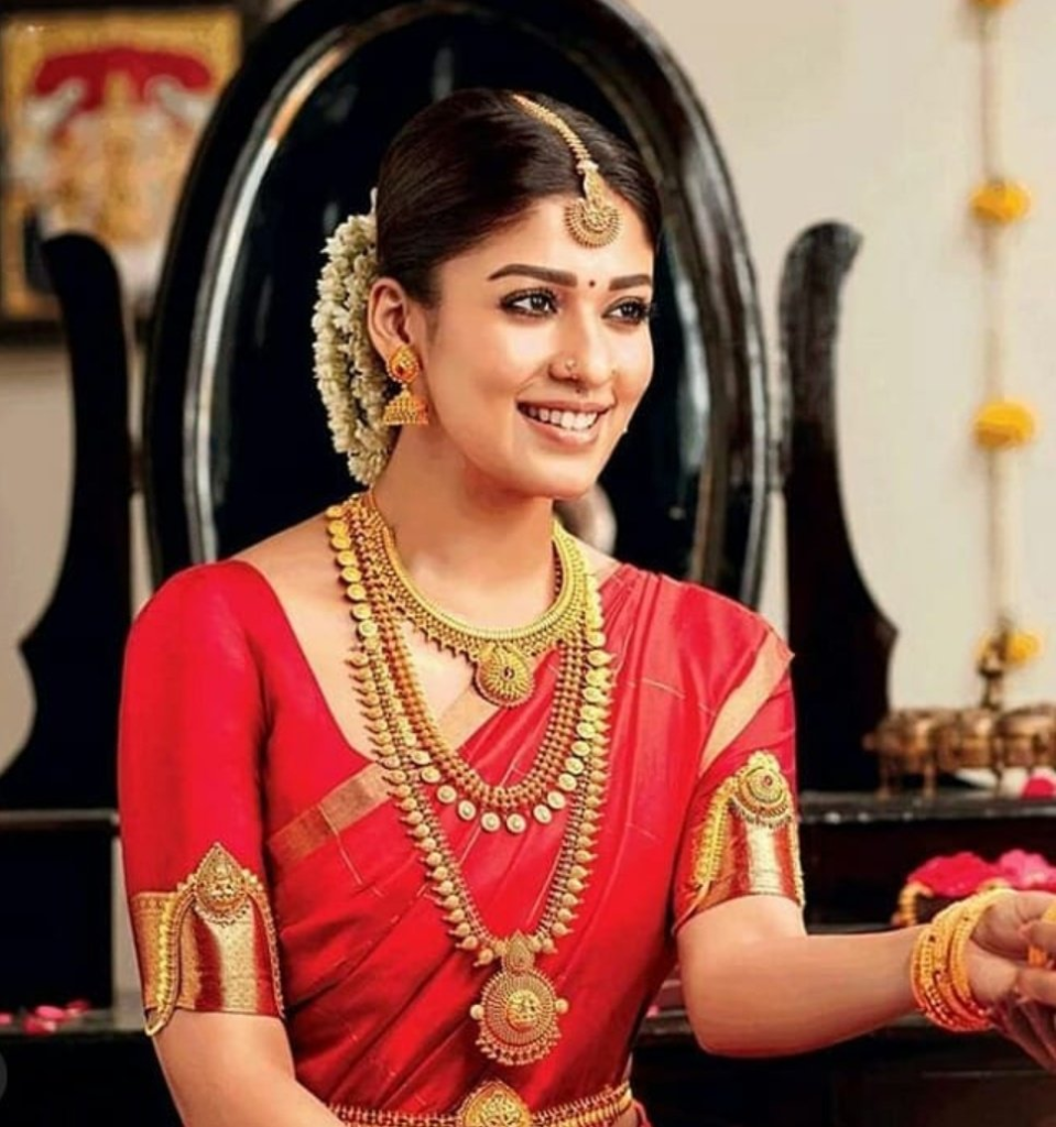 Check Out! Nayanthara’s Quirky Ideas Of Styling A Saree - 4