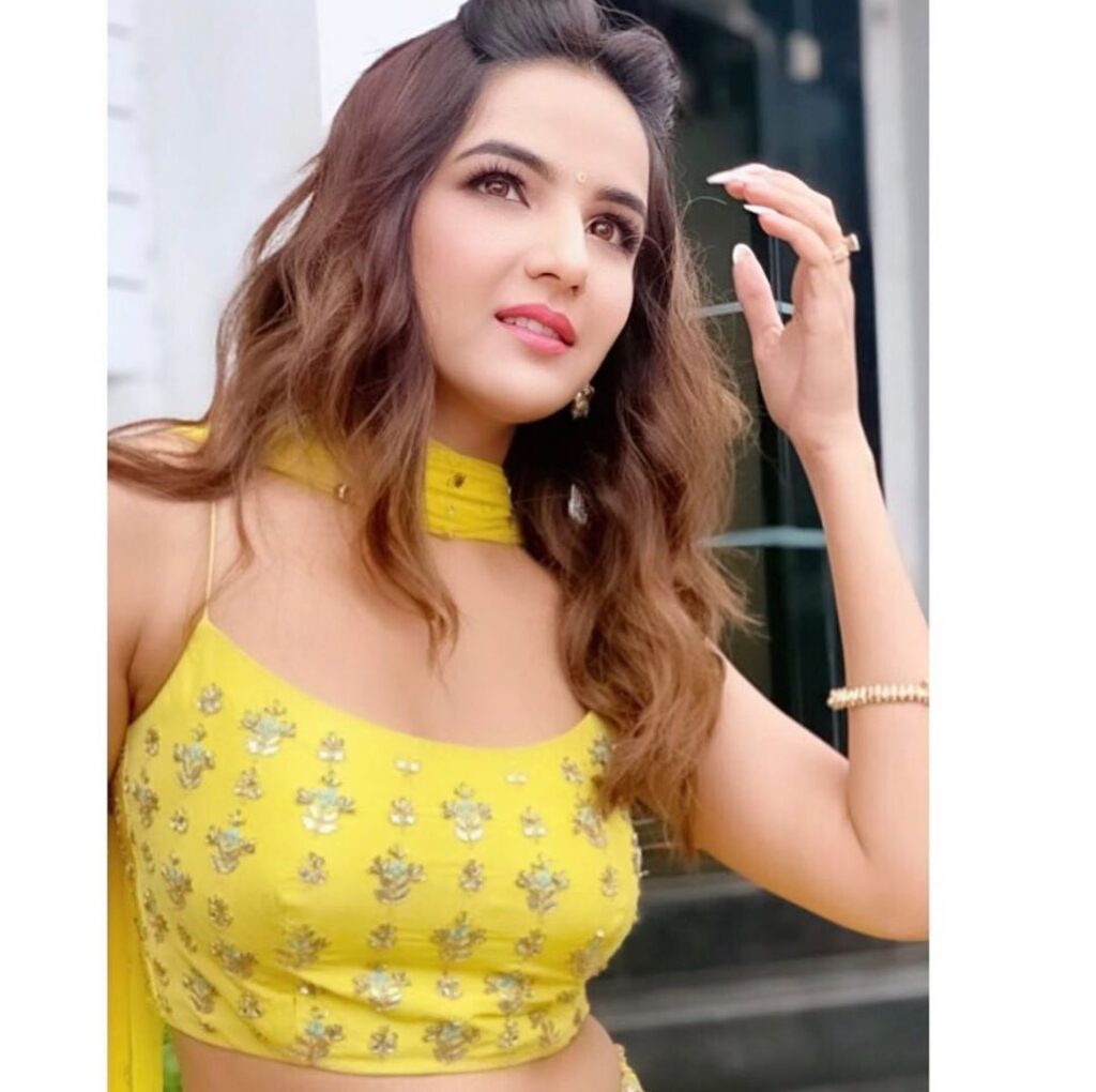 Anita Hassanandani, Jasmin Bhasin and Surbhi Chandna look fresh as flower in these pretty yellow outfits - 0