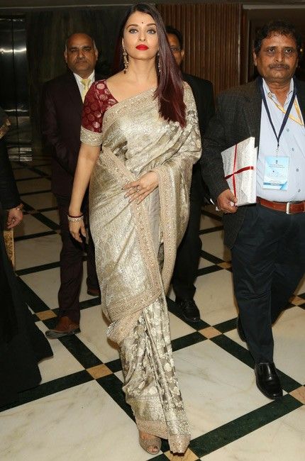 Times When Aishwarya Rai Bachchan Proved She Is No Less Than A Fashionista - 4