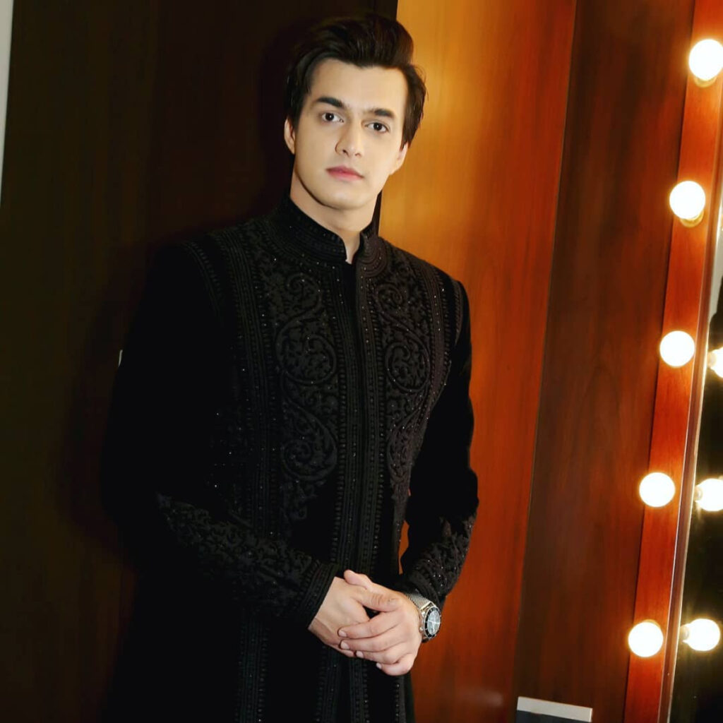 Mohsin Khan In Black Or White: Which Colour Outfits Suits Him The Most? - 4