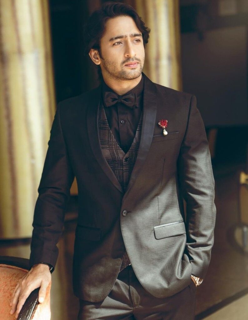 Get the comfy and glam look like Shaheer Sheikh! - 8