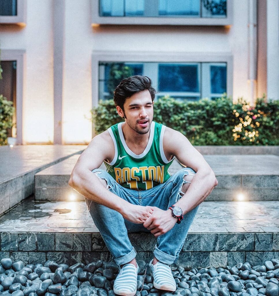 Kasautii Zindagii Kay Star Parth Samthaan Is Very Simple In Real Life, See Photos - 5