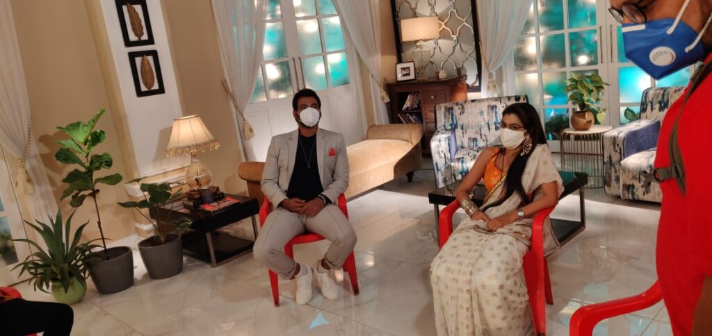 Pragya, Abhi, Preeta, Karan latest shoot stills from Kumkum Bhagya and Kundali Bhagya sets - 9