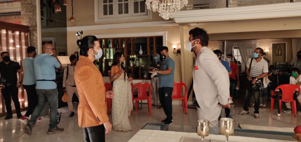 Pragya, Abhi, Preeta, Karan latest shoot stills from Kumkum Bhagya and Kundali Bhagya sets - 7