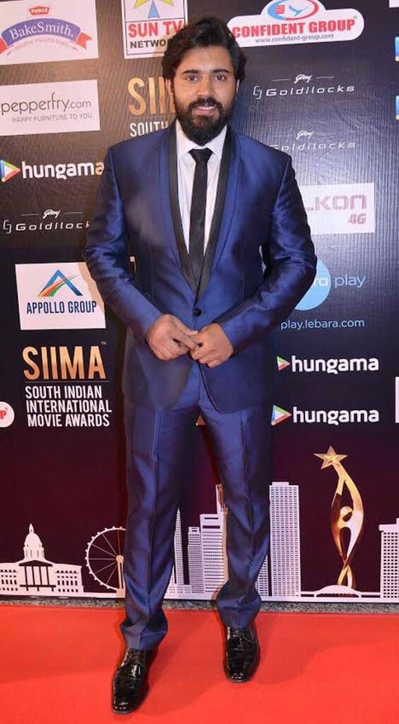 Prithviraj Sukumaran, Allu Arjun, Nivin Pauly, Dulquer Salmaan: South Indian Actors Who Have Nailed The Red-Carpet Look - 4