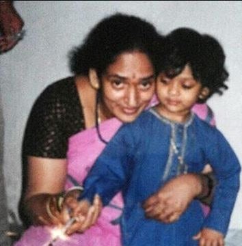 Rare And Unseen Pictures Of South Superstar Prabhas Which Went Viral On Internet - 4