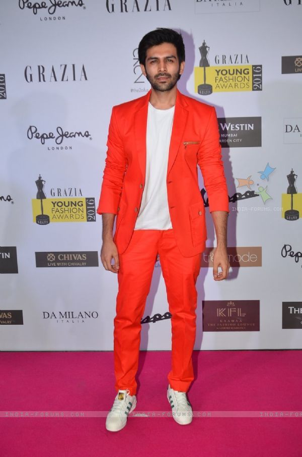 Recap Of Ranbir Kapoor, Ranveer Singh, Hrithik Roshan, Kartik Aaryan’s Red Carpet Looks - 6