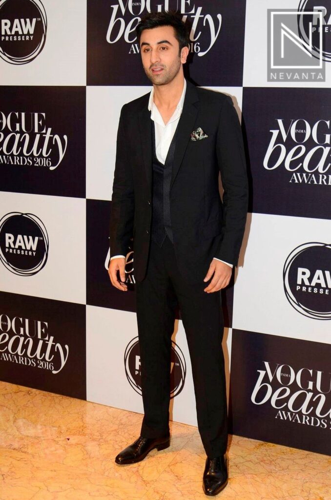 Recap Of Ranbir Kapoor, Ranveer Singh, Hrithik Roshan, Kartik Aaryan’s Red Carpet Looks - 0