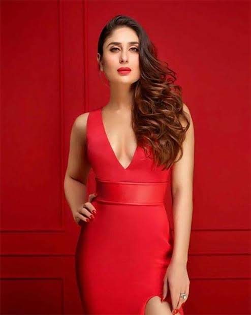 Red Alert: Glam Look of Kareena Kapoor Khan, Priyanka Chopra Jonas, Janhvi Kapoor, & Anushka Sharma - 2