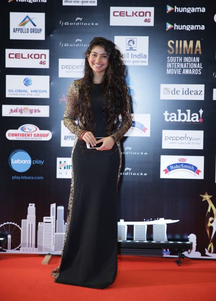 Sai Pallavi, Samantha Akkineni, Rashi Khanna’s hot black looks will make you buy one, See Pics! - 0