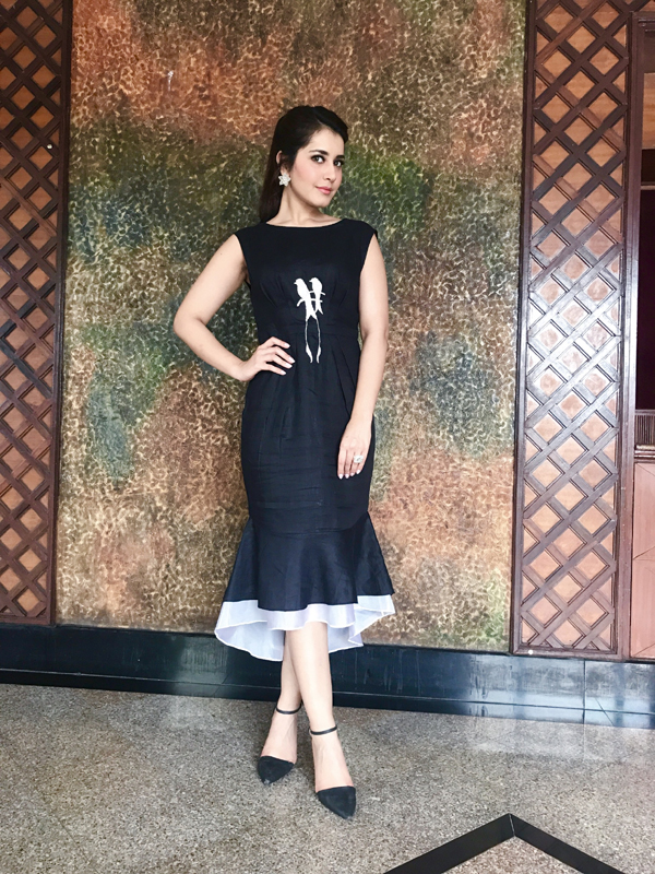 Sai Pallavi, Samantha Akkineni, Rashi Khanna’s hot black looks will make you buy one, See Pics! - 5