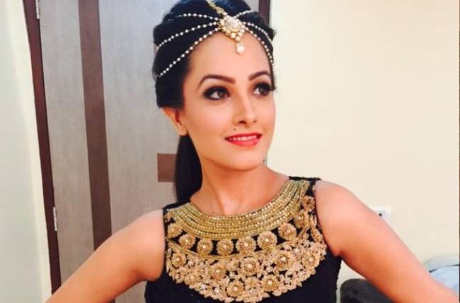 Sanaya Irani And Anita Hassanandani Give Major Hairstyle Goals For Your Lehenga Look - 2