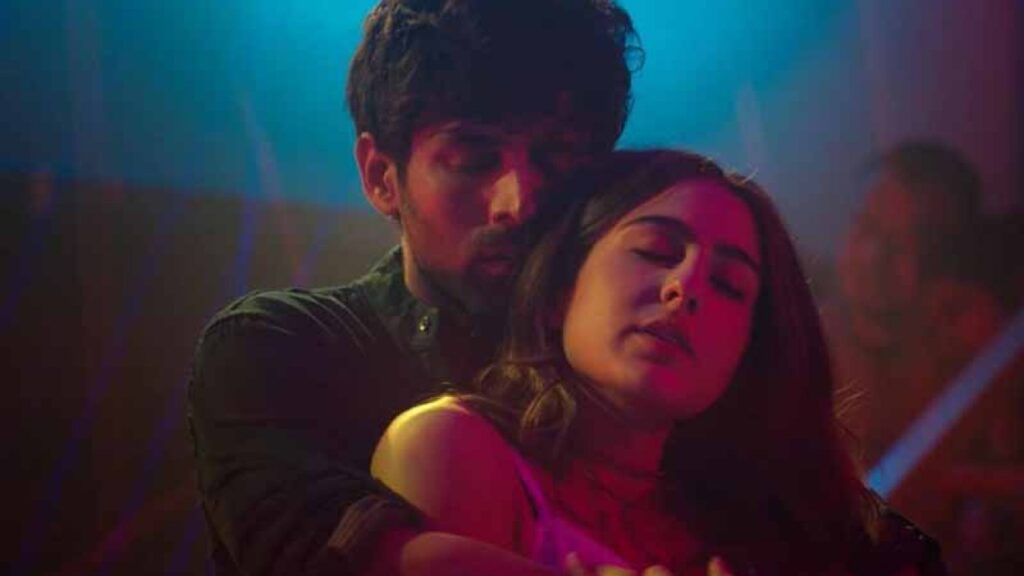 Kartik Aaryan and Sara Ali Khan sizzling moments caught on camera - 1