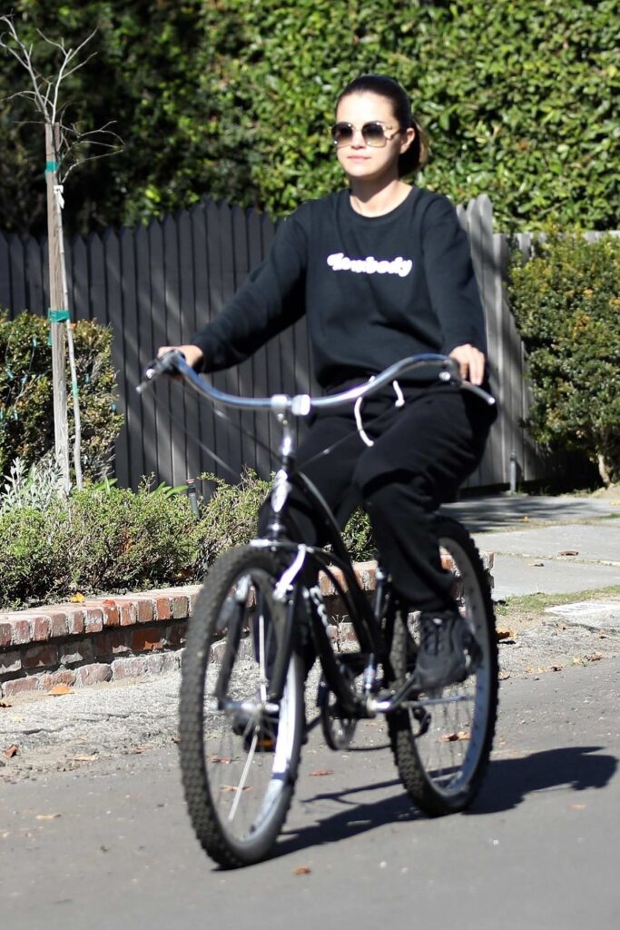 Selena Gomez and her different biking looks - 3