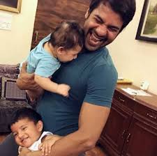 Shabir Ahluwalia’s Rare Photos With His Sons Azai and Ivarr - 4