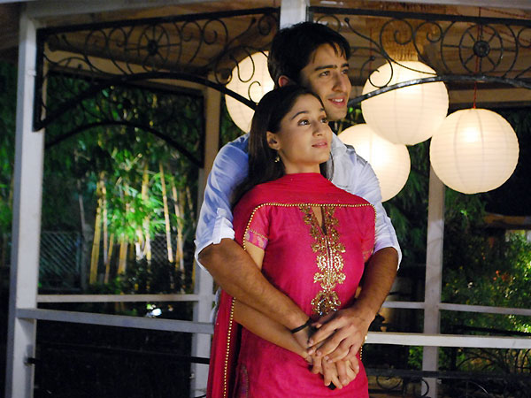 Shaheer Sheikh with Erica Fernandes Or Soumya Seth: Rate the best on-screen romance 1