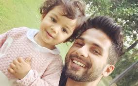 Shahid Kapoor Adorable Moments With Daughter - 2