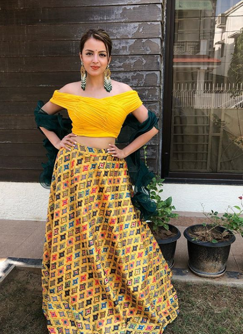 Shivangi Joshi Vs Shrenu Parikh Vs Divyanka Tripathi: Which Diva Nailed The Long Skirt Look? - 1