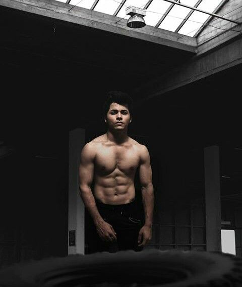 Siddharth Nigam Shows Off Ripped Body in Gym Wear, Check Pics - 0