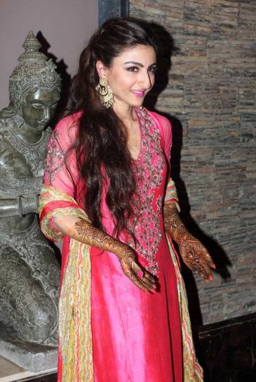 Soha Ali Khan, Sonam Kapoor Ahuja, Sonakshi Sinha: Bollywood Actresses And Their Mehendi Designs That You Can Try This Festive Season - 2